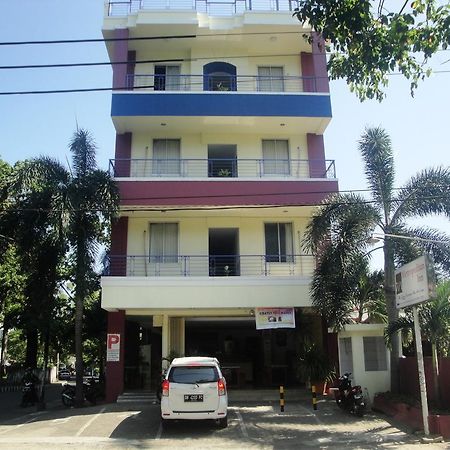 Hotel Metropolitan Inn Manado Buitenkant foto