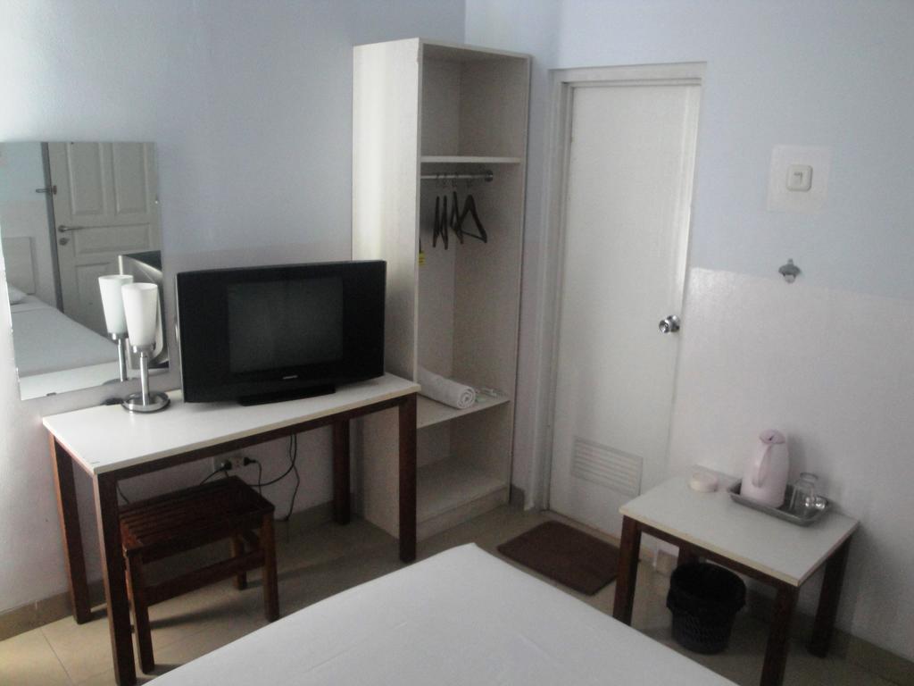 Hotel Metropolitan Inn Manado Buitenkant foto