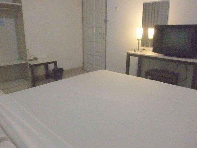 Hotel Metropolitan Inn Manado Buitenkant foto